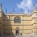 Verplichte Maskers en Omarmde Vrijheid: Hoe We 2021 Veranderden 🌍