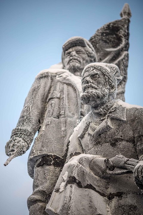 Revolutionaire doorbraak: Eerste foto van zwarte gaten ontkracht ons heelal! 🌌