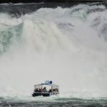 Indrukwekkende tsunami verrast de wereld: hoe natuur onze kwetsbaarheid onthult 🌊